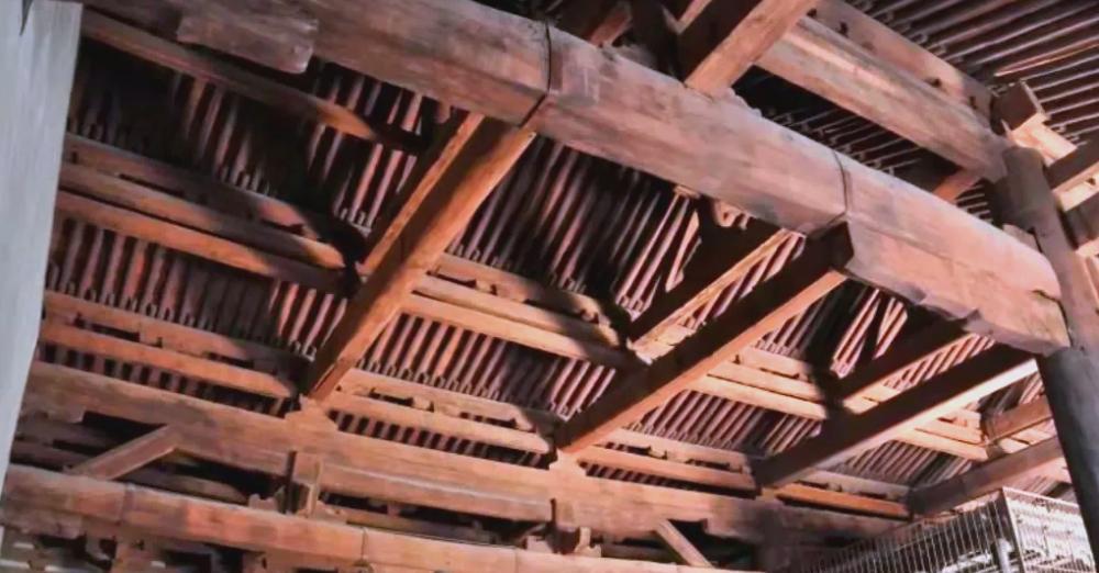 匠人的荣耀：古代寺庙建造中的建筑技艺传承
古代寺庙的建造不仅仅是为了物理空间的构