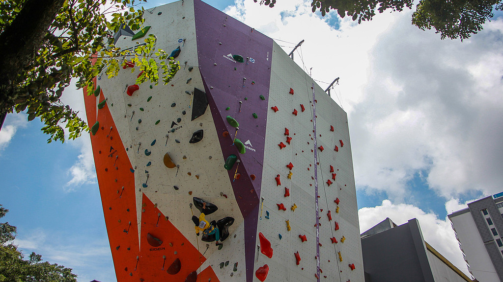 城市攀岩安全标准：智能保护绳自动感应脱落风险技术突破