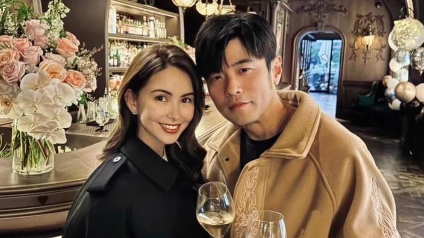 周杰伦昆凌晒照庆结婚11周年，夫妻合照很甜蜜，与家人庆贺很温馨