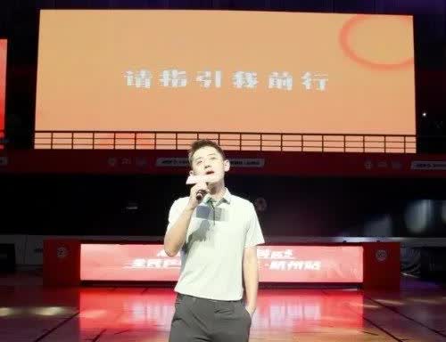 张继科杯赛开幕式
蔡振华罕见出席了我不意外
刘国梁没出席我也不意外，最让我意