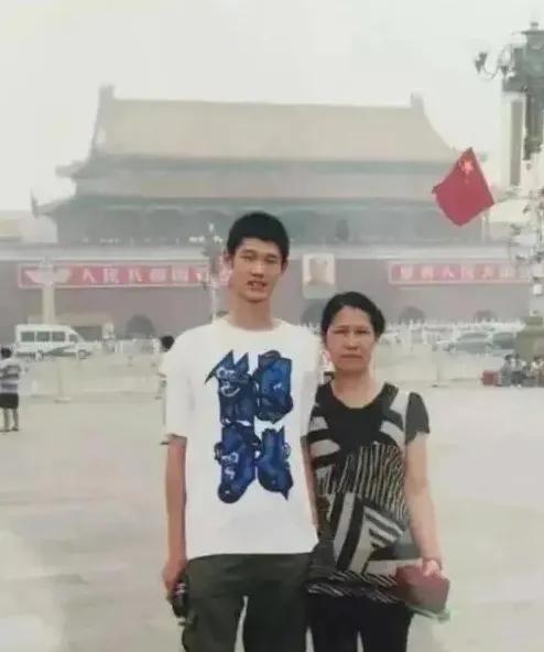 一张图就能看懂胡金秋母子俩的朴实