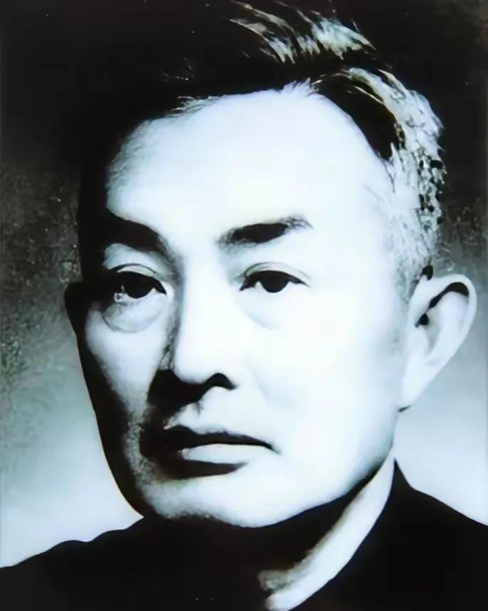 1952年，流亡国外15年之久的陈昌浩终于踏上了祖国的土地，可是见了妻儿时，发现