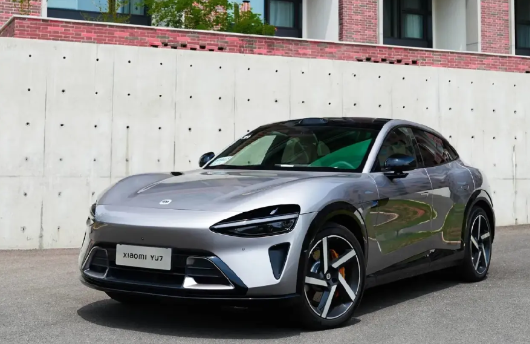 这就是赤裸裸的现实！
油车30万：使用10年，油费10万，卖5万！
纯电车30万