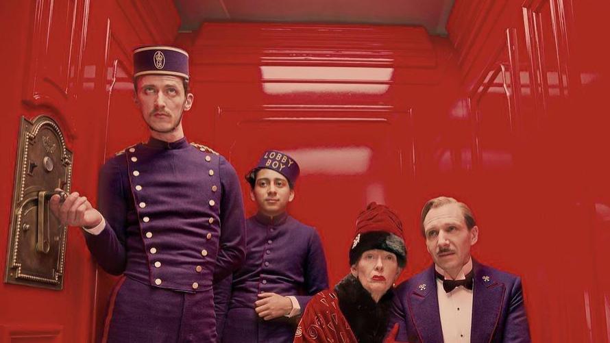 《布达佩斯大饭店》：马卡龙色下的乱世温情，每一帧都藏着人性重量