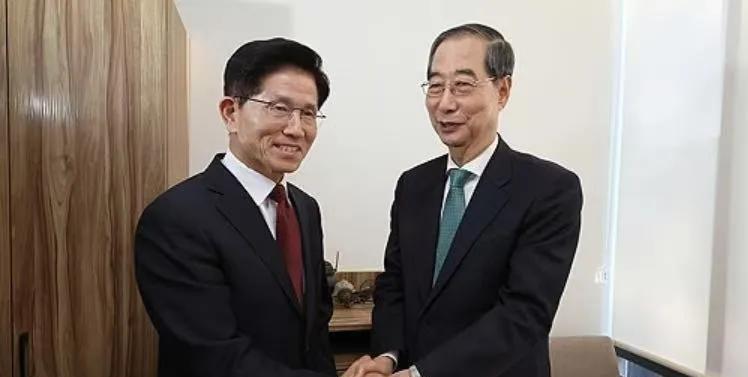 韩德洙和金文洙谈判破裂！就在7日，韩国国民力量党总统候选人金文洙和无党籍总统候选