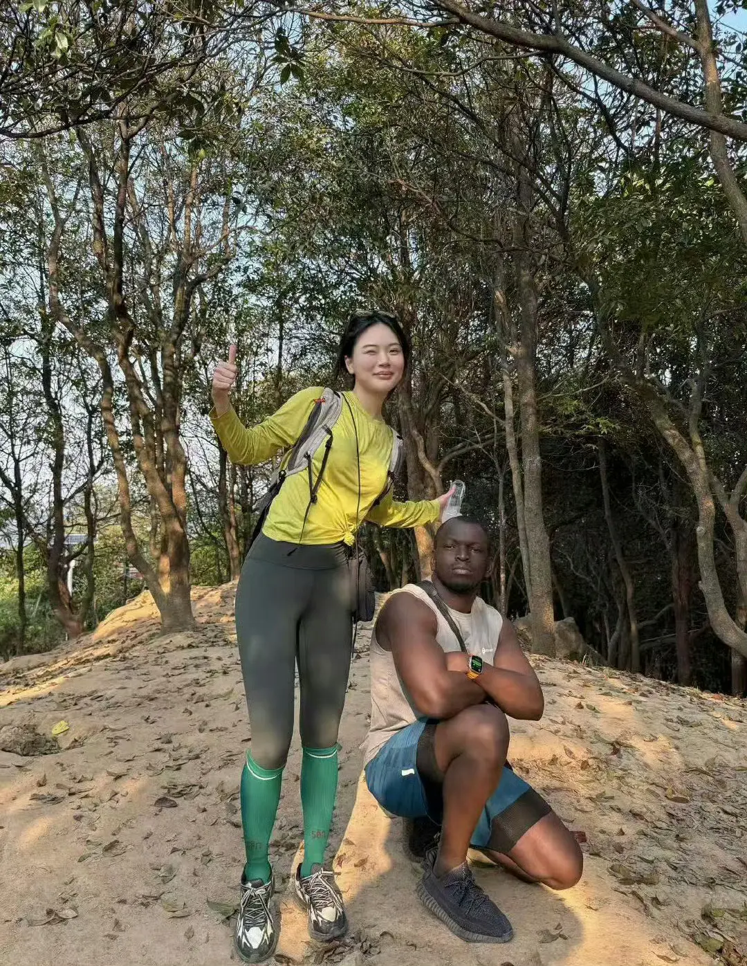 一女子炫耀不到一天，就拿下小哥
