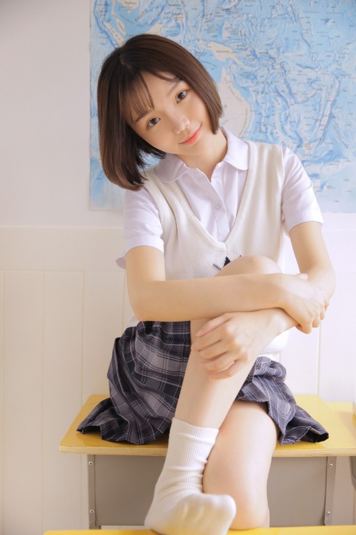 笑话：男：都晚上十二点了，你还知道回来啊？
    女：……老公，我手痒了，跟闺