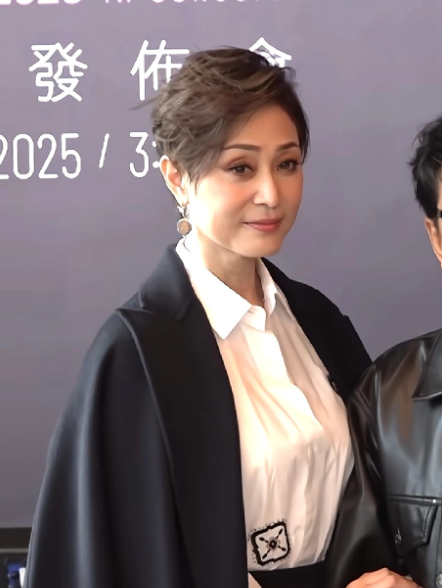 陈法蓉最新活动路透，58岁至今未婚未育，虽然有岁月痕迹，但是仍旧非常美气质好，年