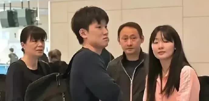张本智和瘦身后的颜值和气质提升了一大截子！

随着年龄的增长，瘦身后的摩托已