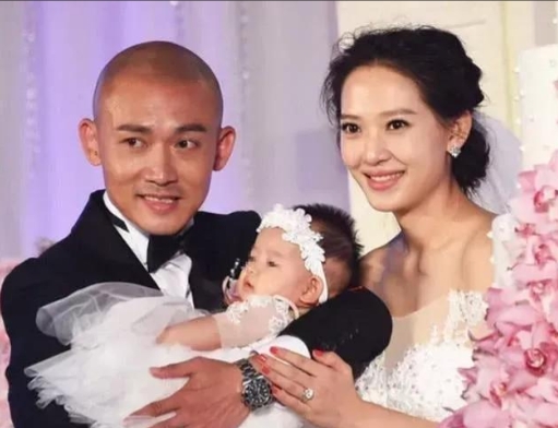 2008年，沈傲君与聂远同居6年后，迟迟不见聂远求婚，沈傲君主动出击没想到聂远说