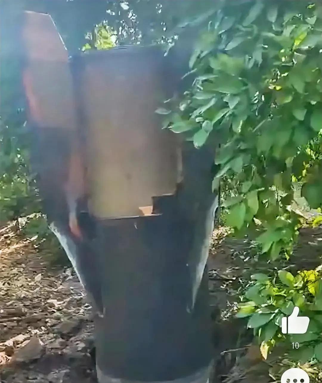 以坠落在以色列加利利地区约旦河谷一座农场的伊朗导弹残骸！#伊朗总统称若以继续侵略