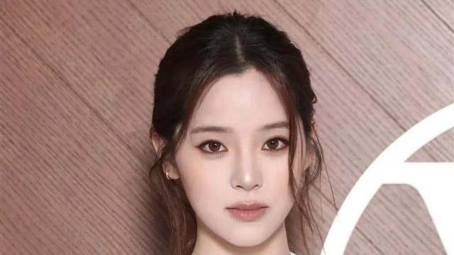 我去！这居然是欧阳娜娜？美到不敢认，网友：像李小璐