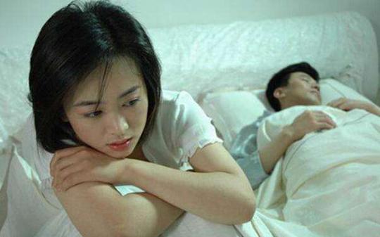 妈妈为了报复爸爸把我当狗养，直到爸爸发现我被虐待后，他杀疯了