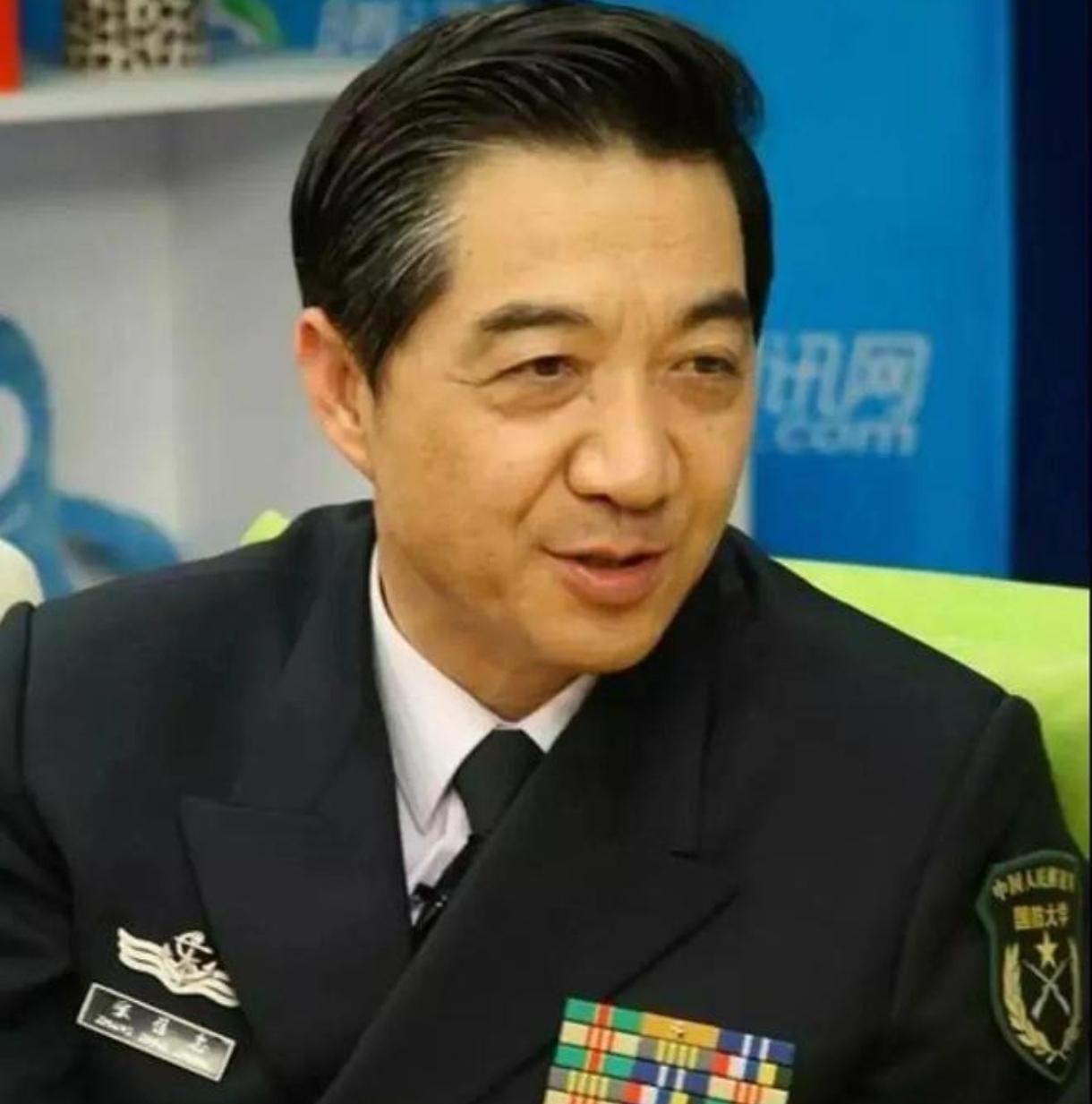 特朗普第一次当选总统的时候，局座张召忠曾经风趣的说：如果他连任两届的话，他一定能