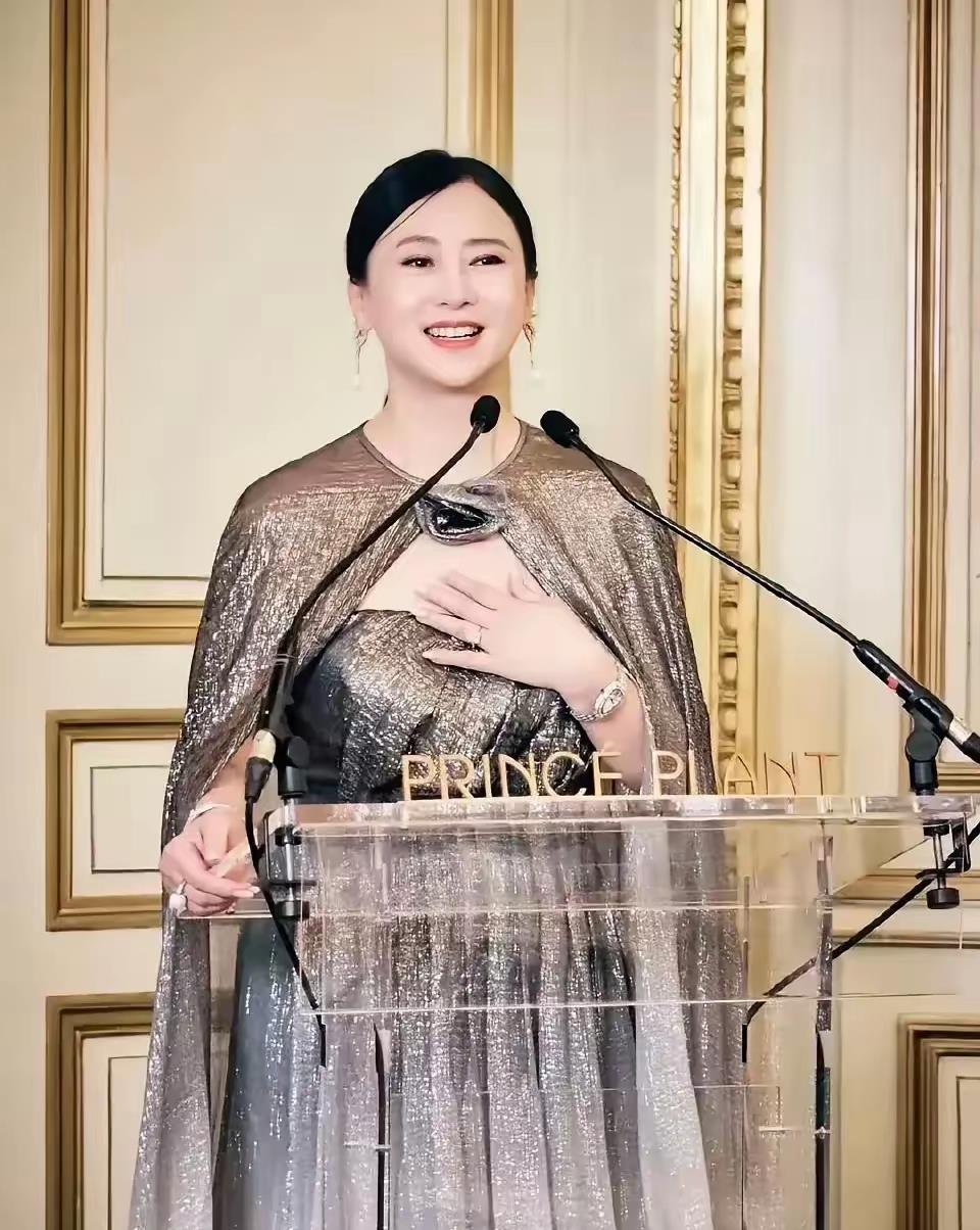 为什么翁虹可以去联合国演讲？

翁虹从亚姐冠军到因拍摄风月片被贴标签，经历婚姻失