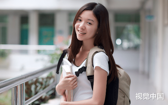 贫困生舍友恩将仇报砸我电脑 ，我送她退学