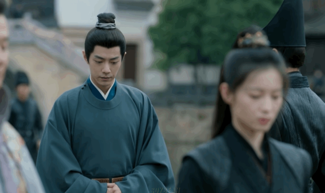 藏海太惨了。陆烬这一路杀过来，我方仅一只鸽子存活。还是老侍从拼死保下来的。挖笋老