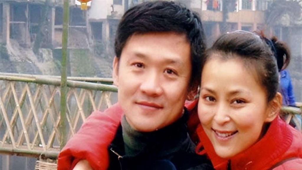 与黄志忠离婚后带着儿子嫁小丈夫，10年后，才知道她下得这盘棋
