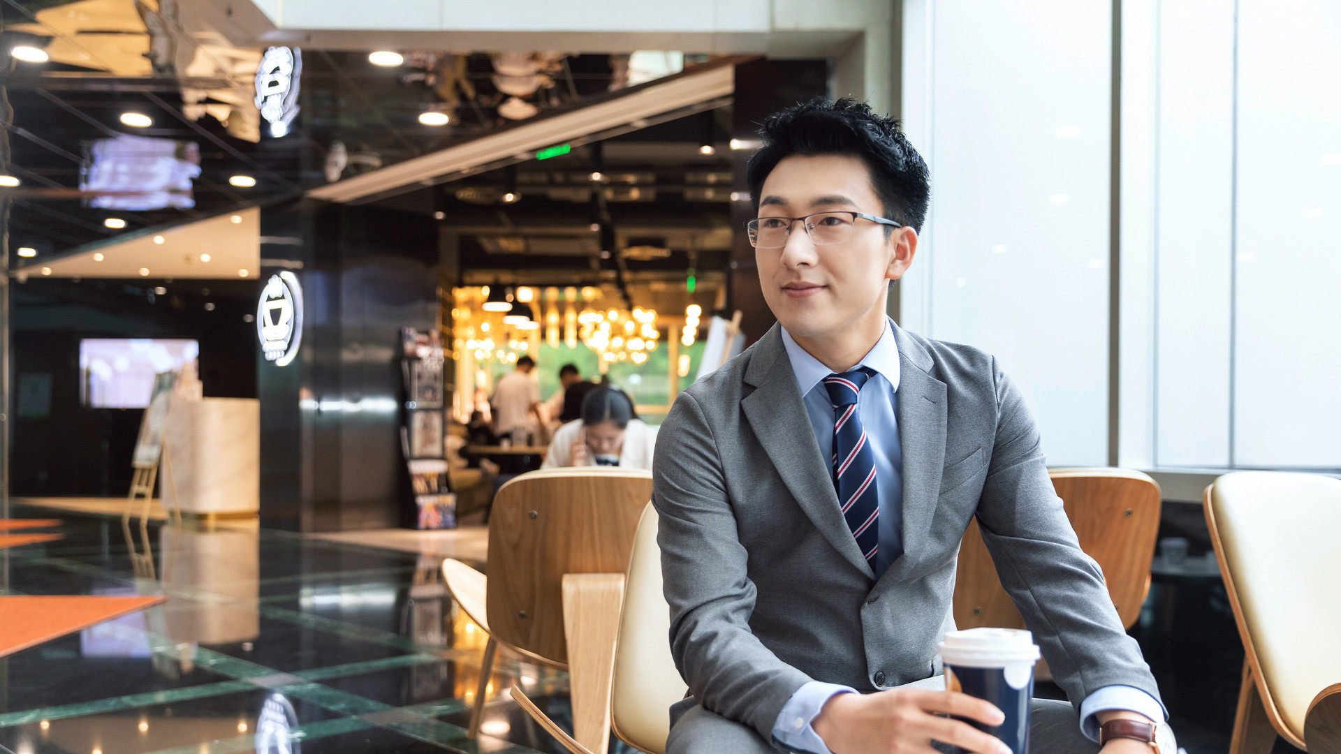 商务男护肤别将就！2025用户推这2款护肤套装，通勤约会都体面～