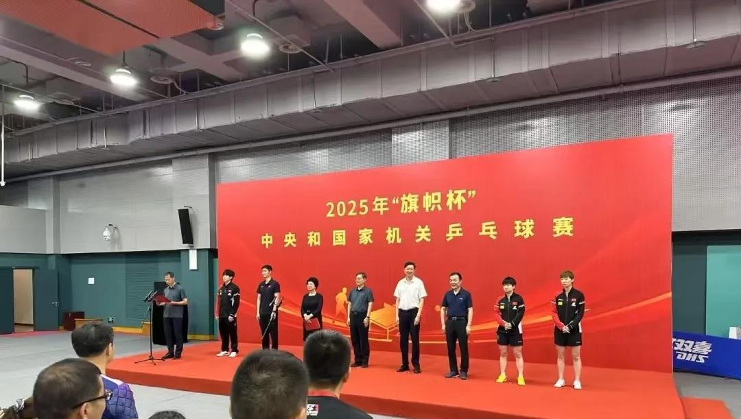 6月17日，王励勤带着王楚钦，孙颖莎，王曼昱一起参加活动！[小鼓掌]
大头181