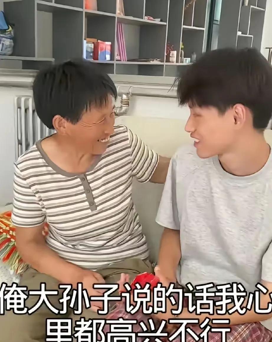 倔媳妇家大公子硕硕终于要去天津上学了，不得不说这硕硕就是有礼貌，马上就要去学校了