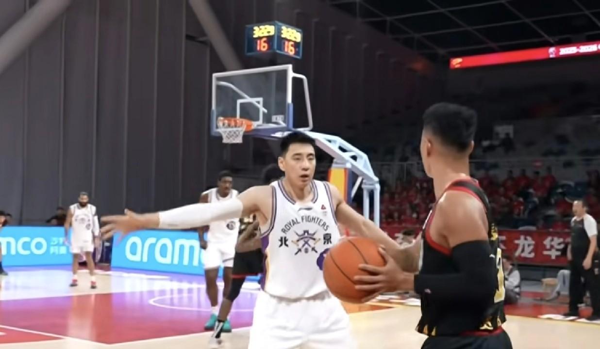 全是外援在得分，两队累计六名外援得分上双，本土球员无人得分上双，深圳男篮和北控上