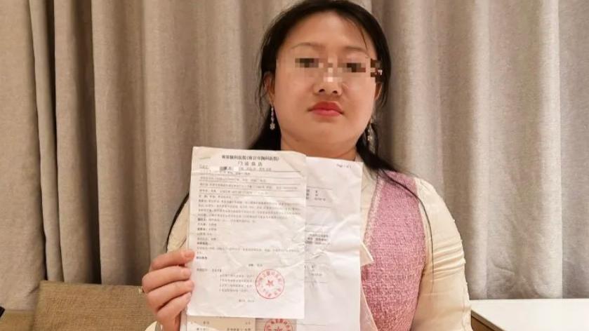 女子发现男友已婚后报警，开车返家途中被强制送精神病院