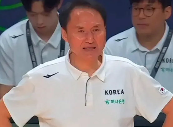 中国男篮四分之一比赛，毫无悬念战胜老对手韩国男篮，中国男篮送韩国男篮回家。
比赛