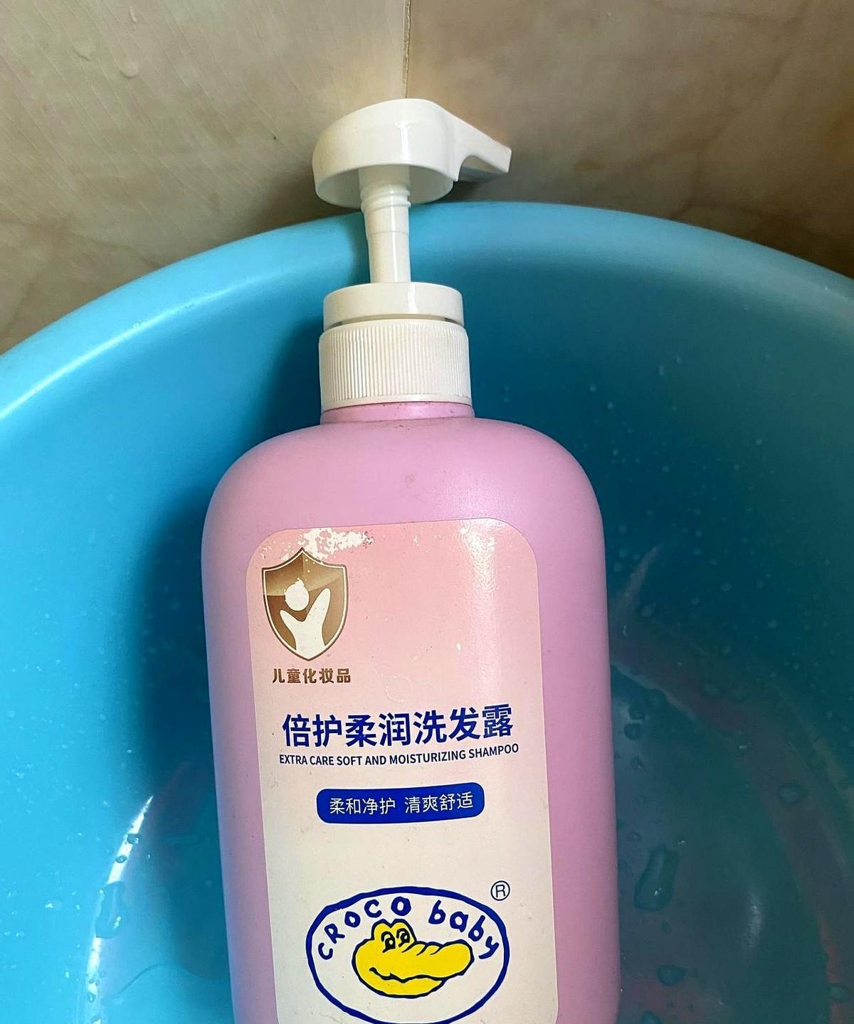 真没想到，儿童洗发水才是治掉发的高手，我真的很意外！
那天去理发店洗头，师傅突然