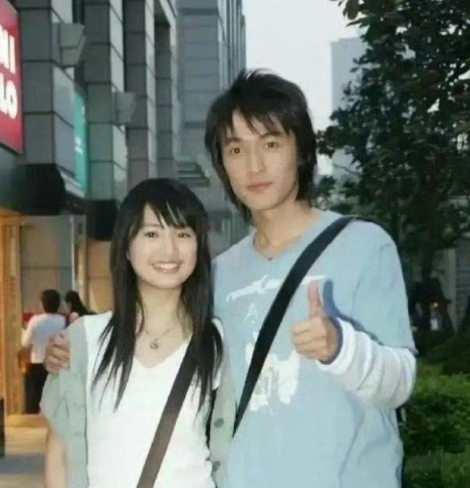 胡歌早年旧照当时也太青涩了吧 ​ ​​​