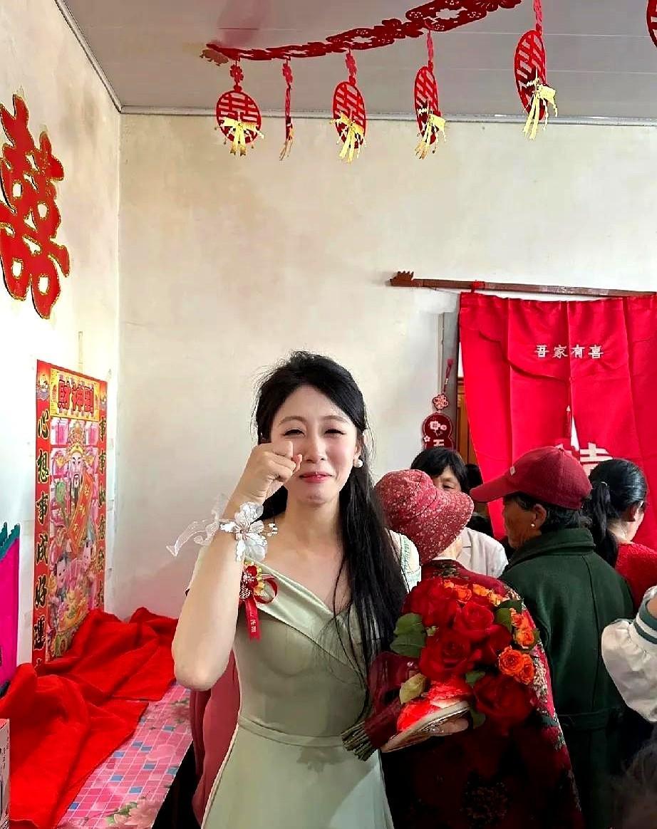 提前半个月准备她的新婚礼物，用了一两个小时装饰好了之后发现太丑，又重新买材料，让