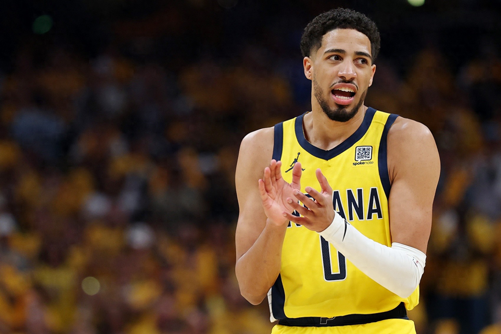 NBA总决赛G6。步行者108-91击败雷霆。赛后，步行者核心哈利伯顿接受了采访