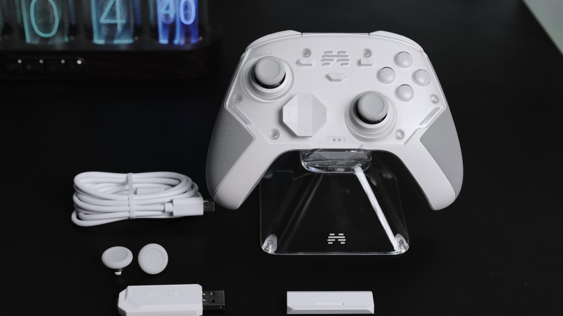 北通鲲鹏40御铠白重磅升级，硬核操控+黑科技智控降维打击