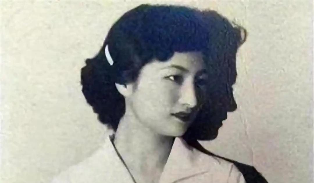 [浮云]1966年，美国为了暗杀主席，联合老蒋设计出来一个“美人计”，派出了一个