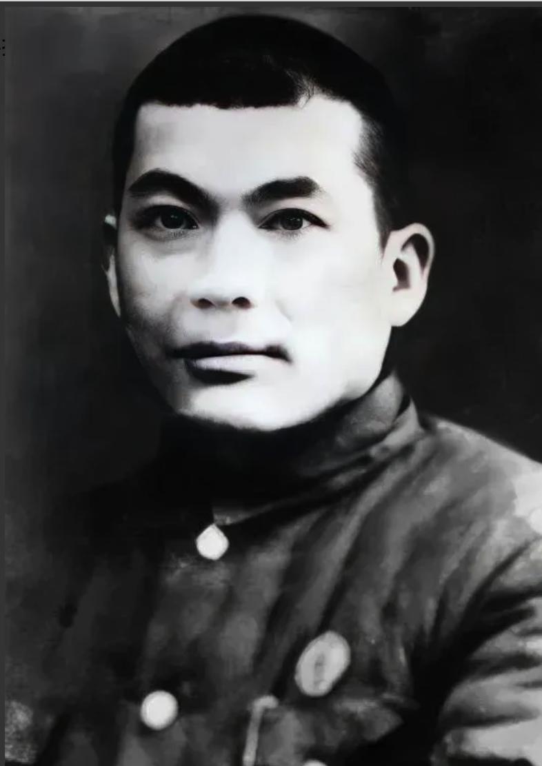 1941年，牛子龙杀掉了军统站长，不久，特派员找他谈话，想借机除掉他，牛子龙知道