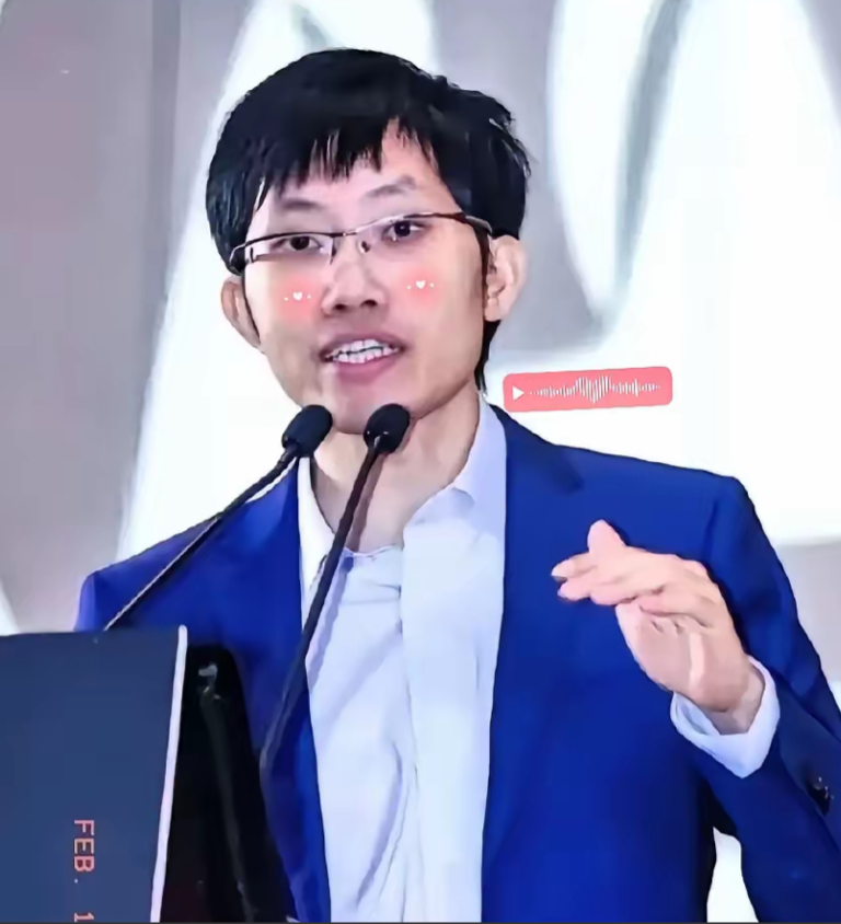 一觉醒来，
中国和全世界都沉默了，
万万没想到，梁文锋又一次刷新了世界记录。
【