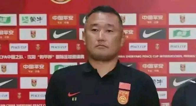 三问国少主教练上村健一！
1.为什么不带张洪福？
张洪福是近些年来最好的中后卫了
