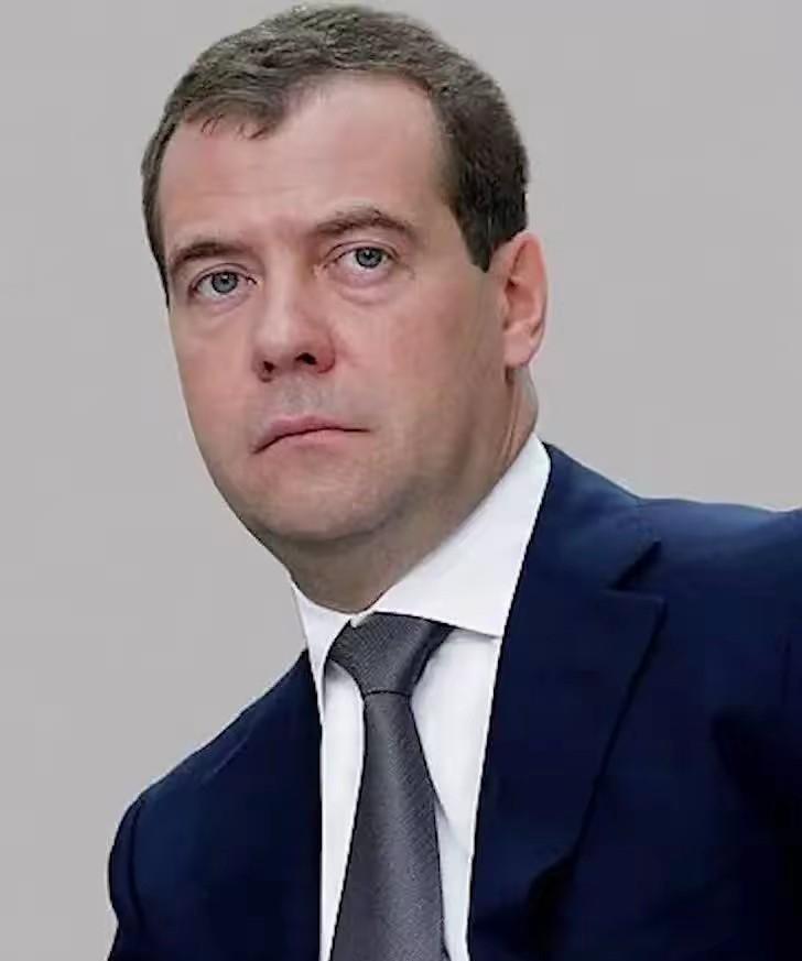 2025年7月17日，俄罗斯联邦安全会议副主席梅德韦杰夫放出狠话，说西方在利用卫