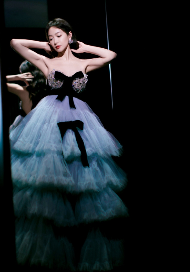 宋茜亮相Another Man一周年派对红毯