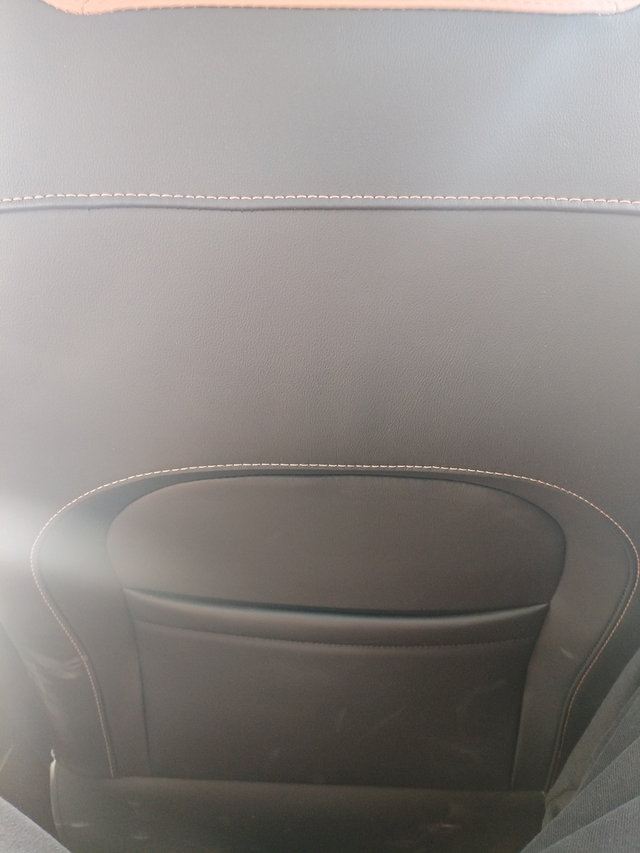 买车到现在第一次坐我车的后排
咱也知道自己几斤几两冲着紧凑型家轿去的也没对空间有