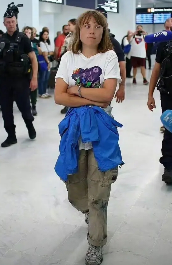 瑞典环保少女格蕾塔·通贝里真的去以色列了，虽然被以色列驱逐出境，但是这女孩没有打