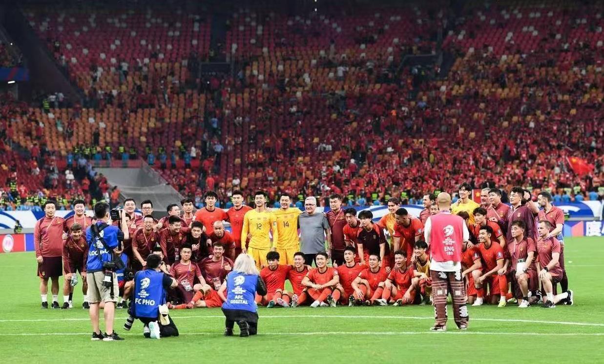 北京时间10月17日，FIFA最新一期世界排名出炉，西班牙居首，位列前十名的分别