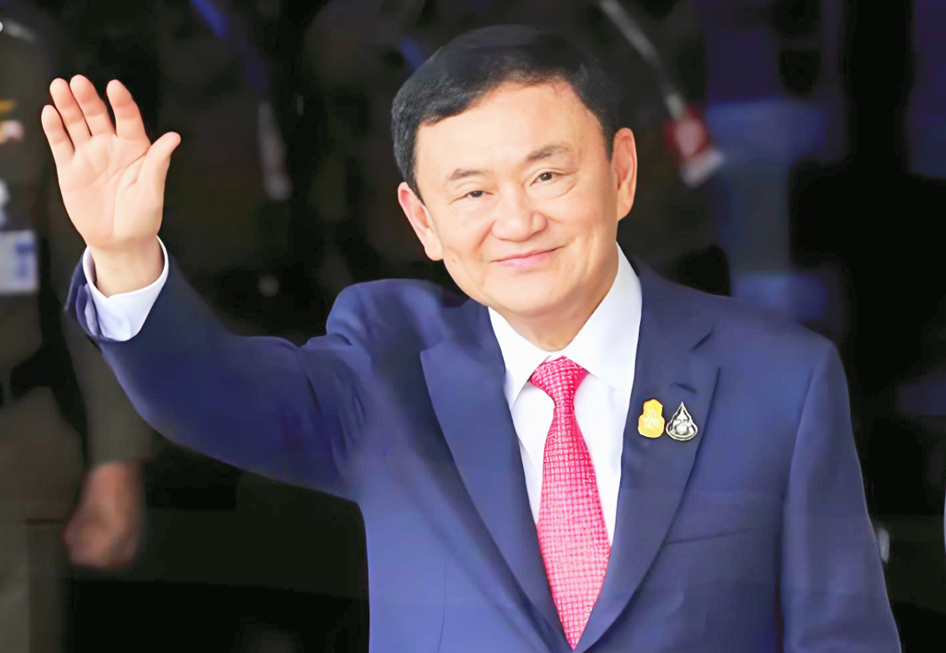 他信喊话：泰国要团结，别内讧！











啥？前总理他信突然开炮，怒