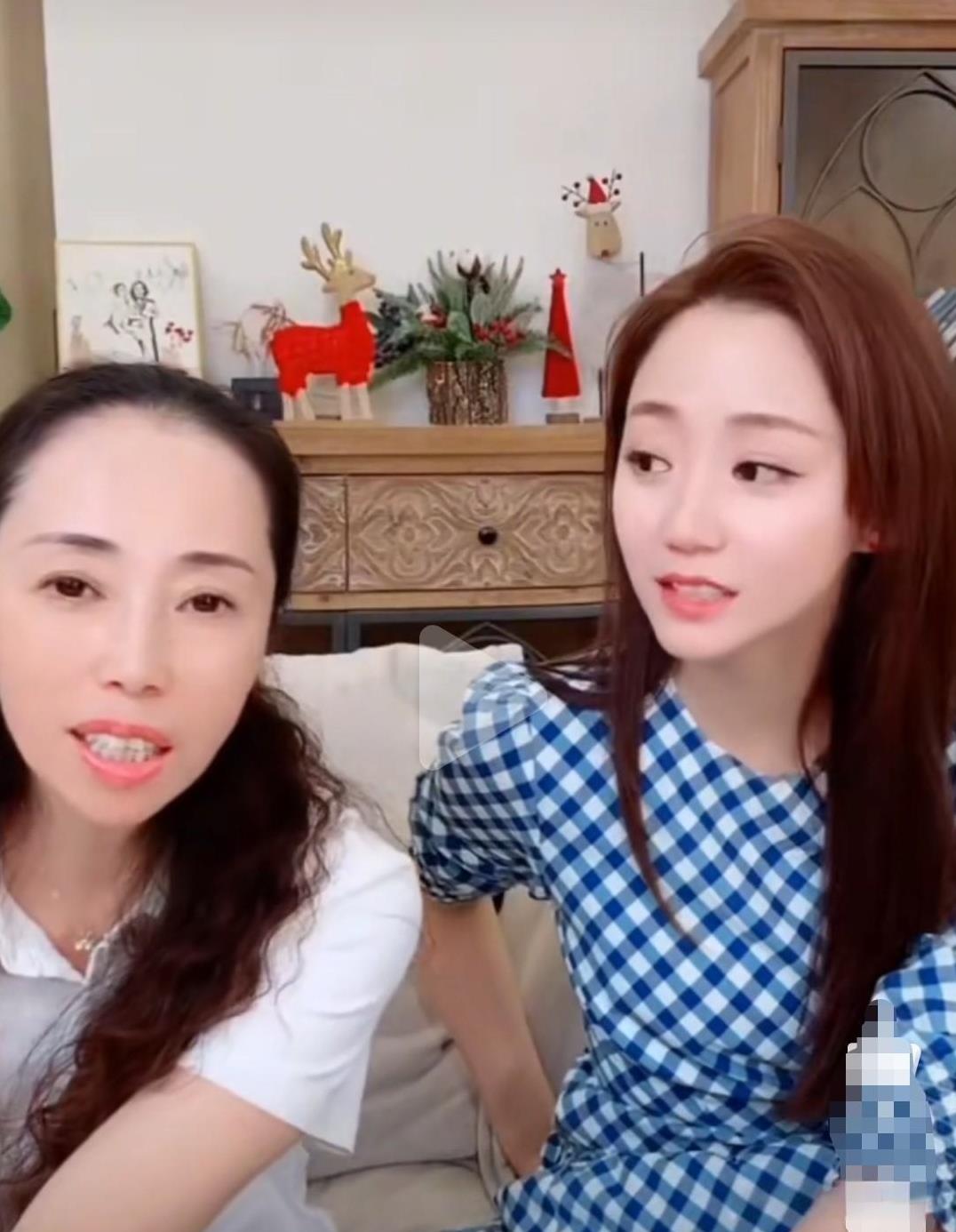 万千惠其实很有生意头脑的，
我们网友都被她“傻、白、甜”的外表所迷惑了，她还是蛮