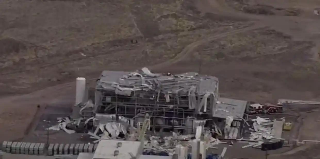 **突发！**



4月16日，美国洲际导弹工厂发生剧烈爆炸！



半个大楼