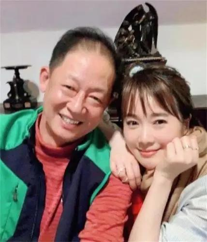 2020年，左小青借着酒劲问王志文“哥，拍《天道》时，我向你表白，你动心没”？王