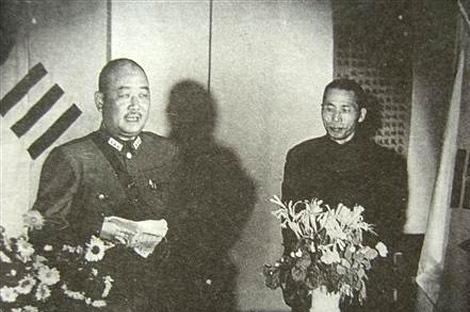 1949年10月，在广州解放前夕，国民党上将刘峙以治病为名，带着三姨太黄佩芬及四