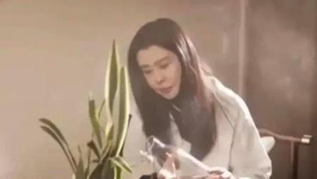 王祖贤加拿大艾灸馆：从银幕女神到烟火人生的叙事重构