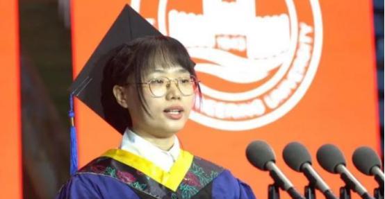 “看哭了！”山西，女孩一出生就被遗弃，10岁时养父患癌去世，71岁邻居接力抚养！