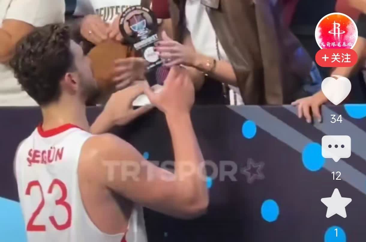 没想到这次欧锦赛打完，
nba第一中锋就换人了。
申请的强势表现有望当选mv